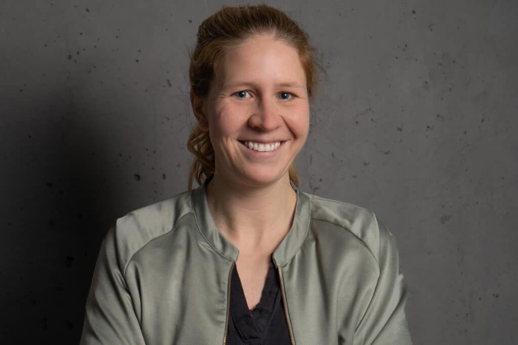 Portrait of Hannah Wolff, Head of Brand and Communications at AKKU SYS