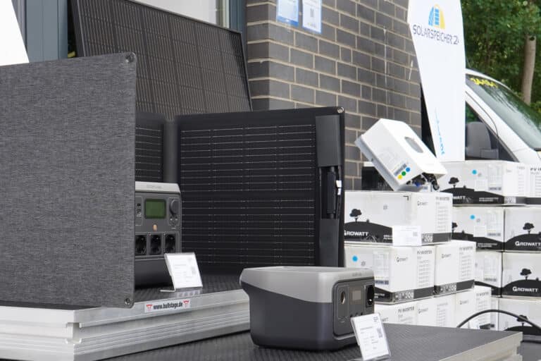 Mobile storage units and panels for outdoor use are in great demand.