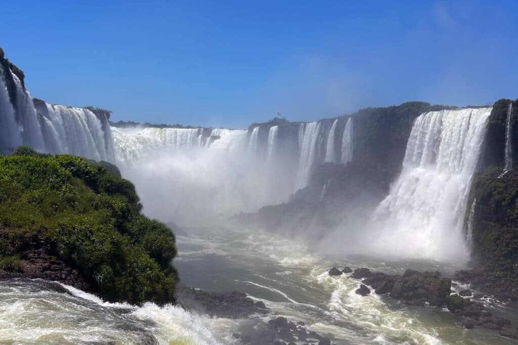 The Iguazú Falls on the border between the Brazilian state of Paraná and the Argentinian province of Misiones.