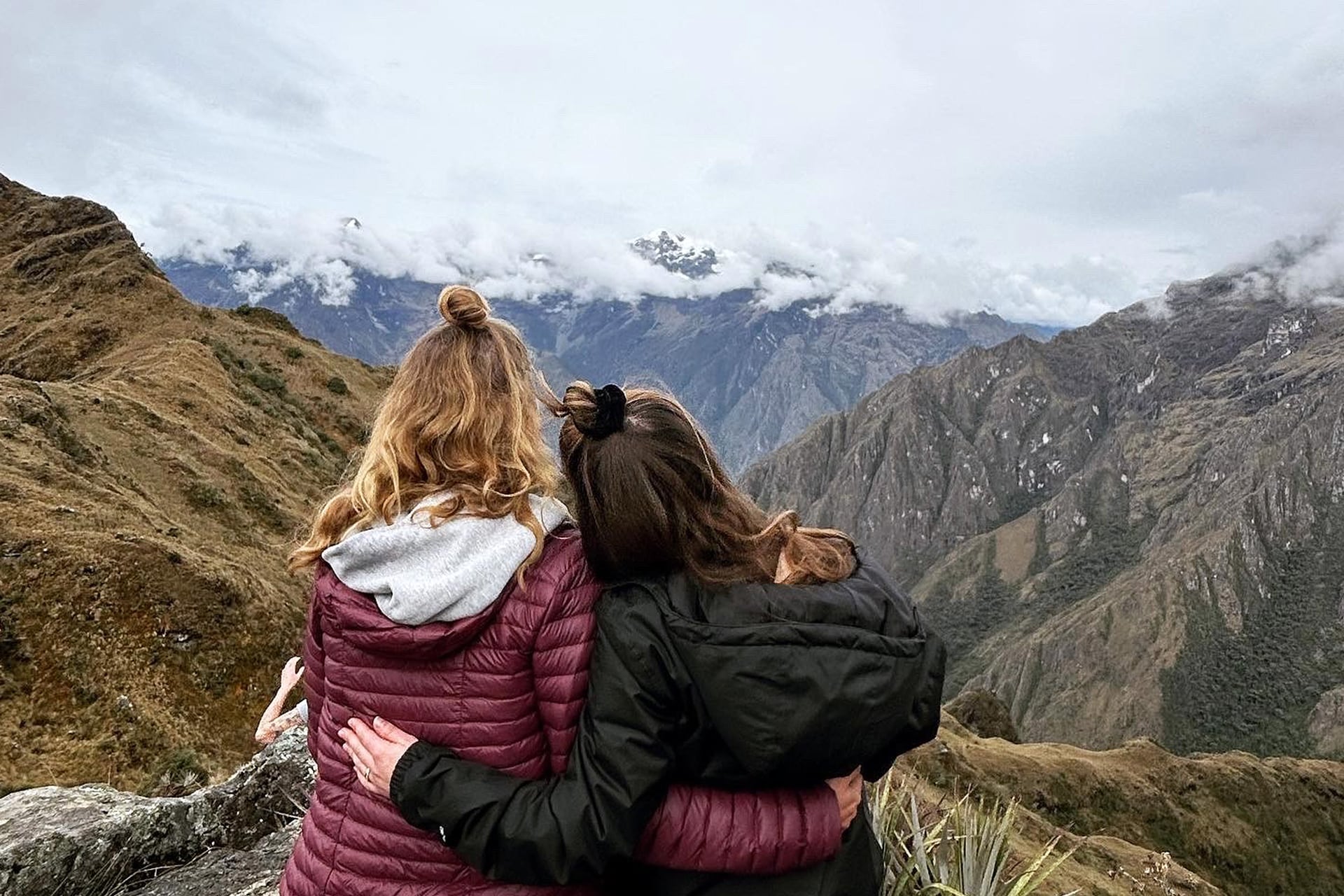 Two AKKU SYS employees during their workation in the Andes.